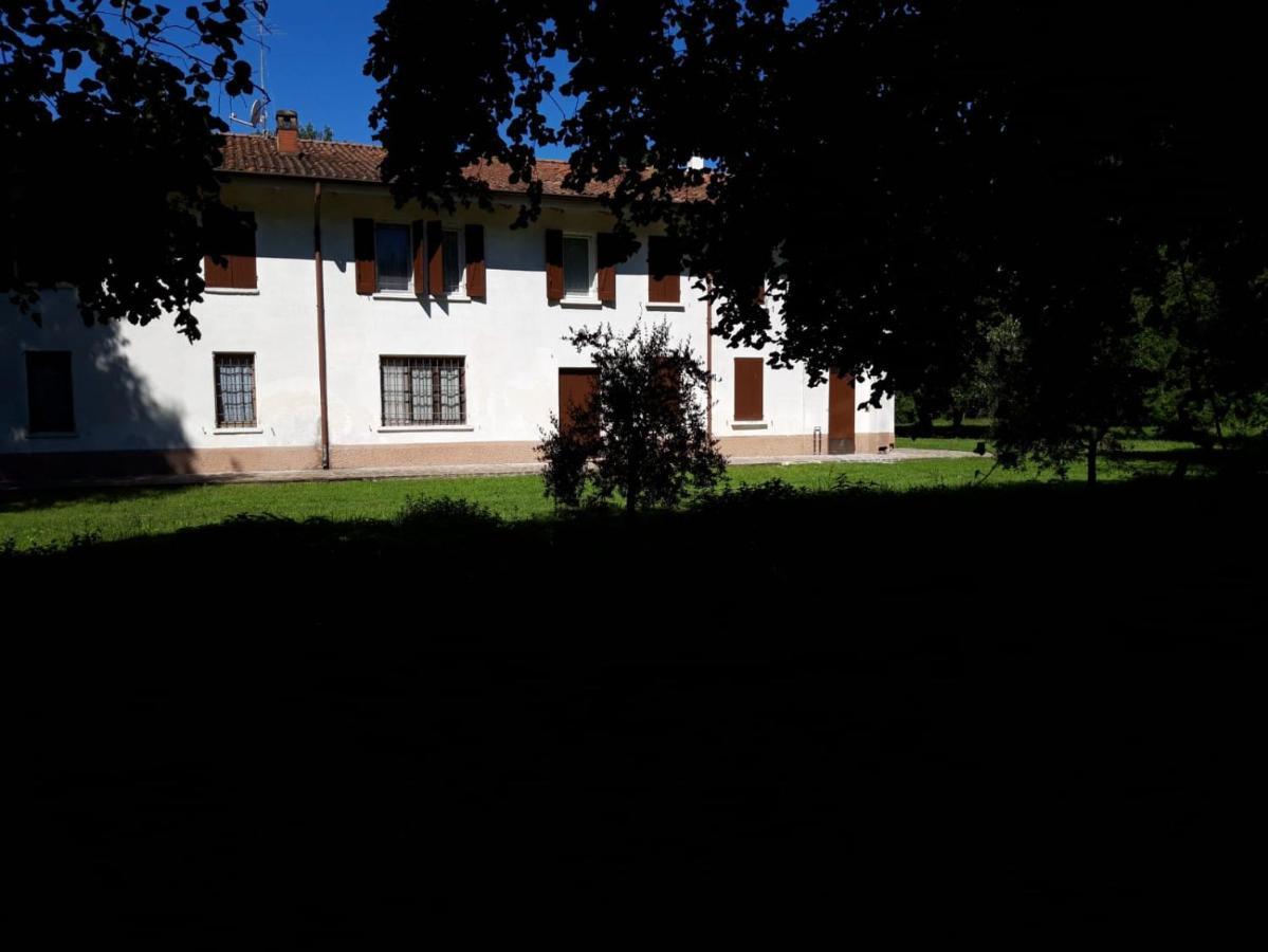 Corte Isolo Goito  Bagian luar foto